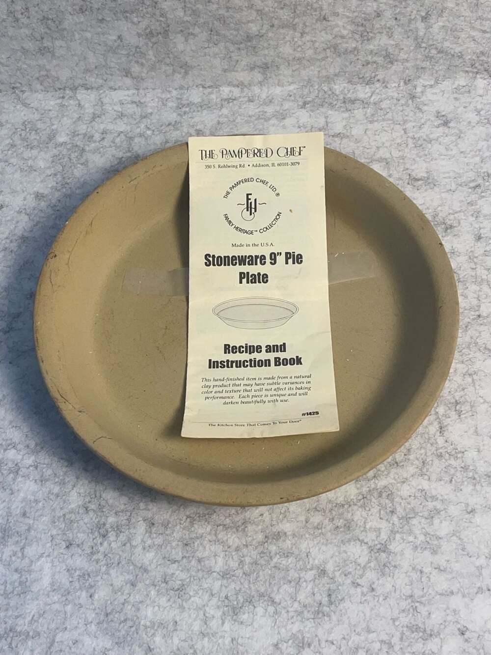 The Pampered Chef Family Heritage Collection 9" Stoneware Pie Plate #1425